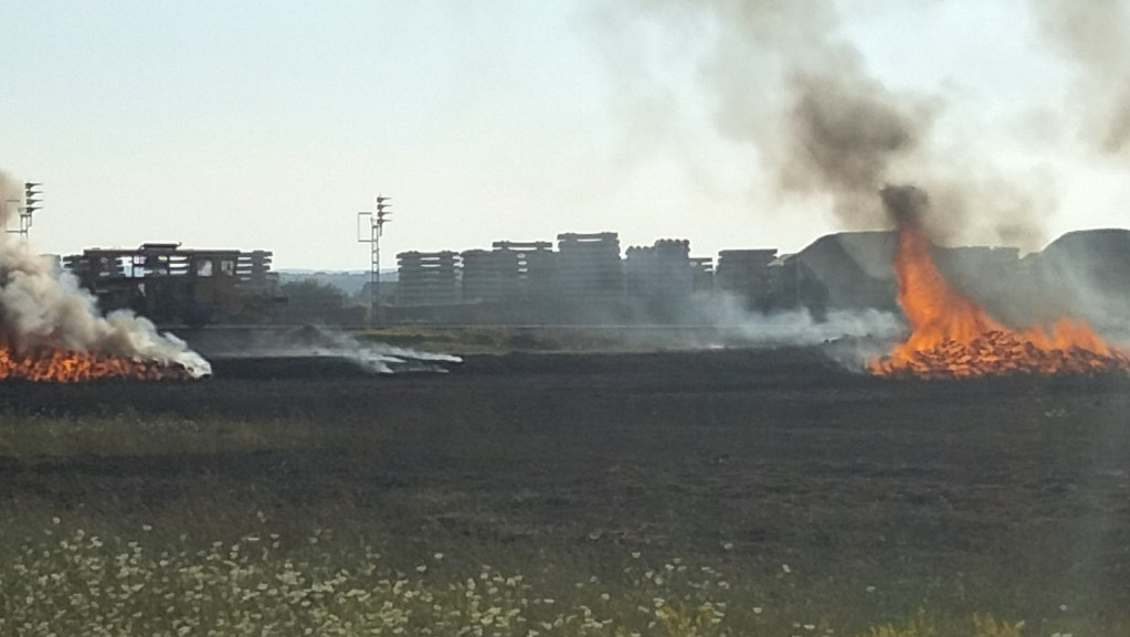 Požar kod pruge u Donjem Međurovu u blizini Niša pod kontrolom, gorelo nisko rastinje i železnički pragovi