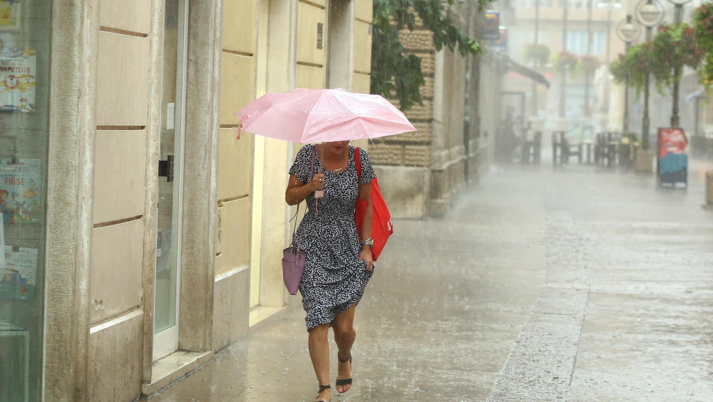 U Srbiji na snazi narandžasti meteo alarm: Sparina, pa pljuskovi praćeni vetrom i grmljavinom