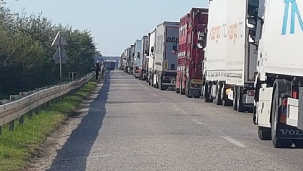 Kolaps na izlazu iz Srbije: Šid u zastoju, kamioni stoje u kolonama po četiri sata