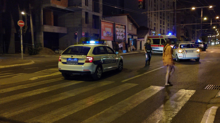 Noć u Beogradu: Muškarac uboden nožem u centru grada, prebačen u Urgentni centar