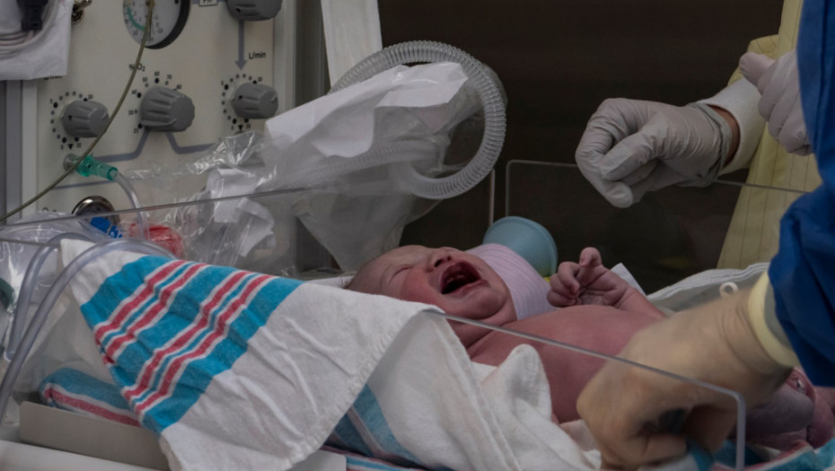 Majkama novorođenih beba u Gračanici po 100.000 dinara