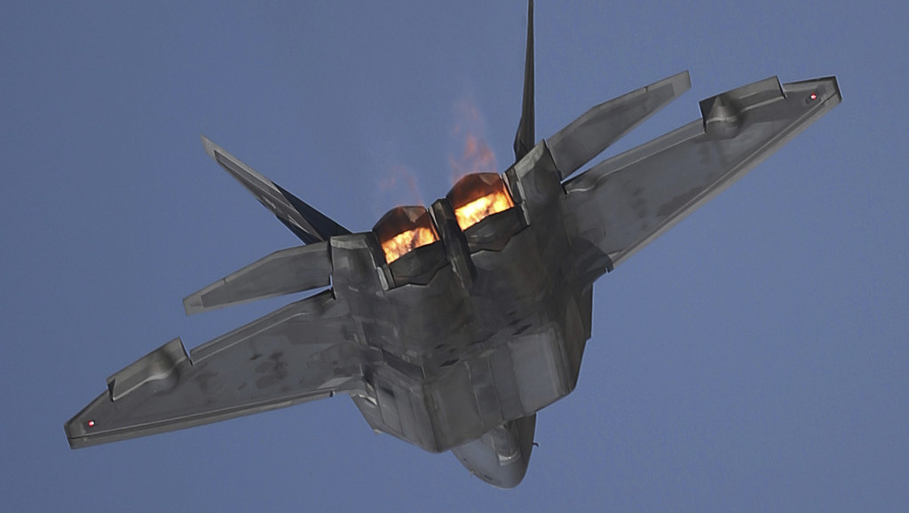 SAD šalju šest bombardera F-22 Raptor u Poljsku