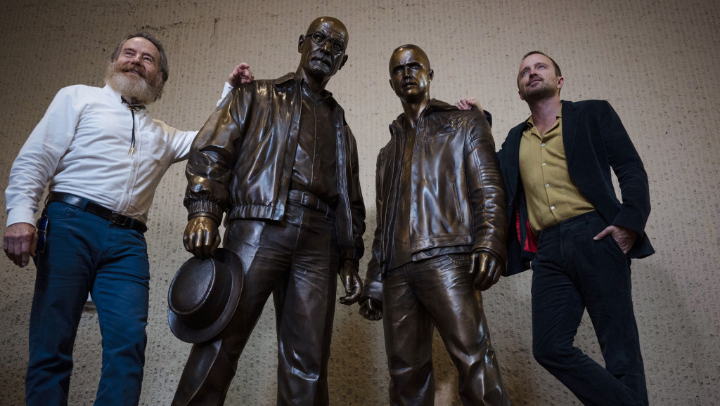 Bronzane figure Voltera Vajta i Džesija Pinkmena postavljene u Albujerkiju