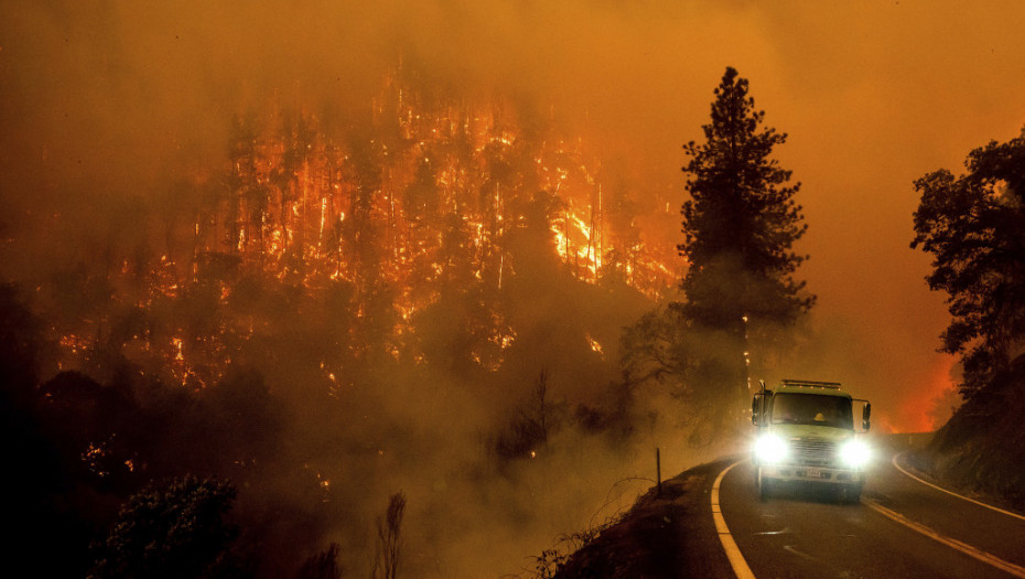 Požar u Kaliforniji već spalio 21.000 hektara zemlje, vanredno stanje u Siskiju