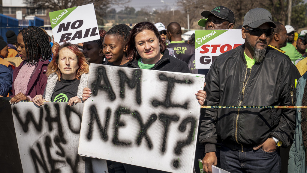 U Južnoafričkoj Republici više od 80 muškaraca osumnjičeno za grupno silovanje, demonstracije ispred suda