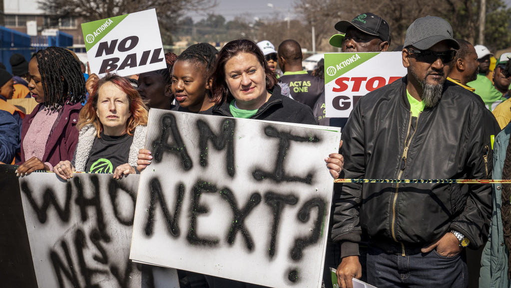U Južnoafričkoj Republici više od 80 muškaraca osumnjičeno za grupno silovanje, demonstracije ispred suda