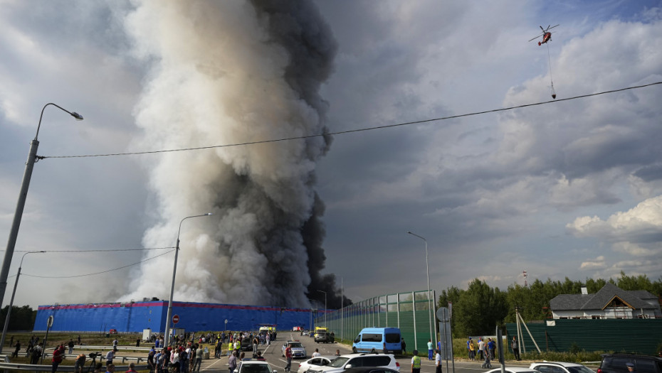 Najmanje jedna žrtva i 13 povređenih u požaru u Rusiji, gašenje trajalo 10 sati