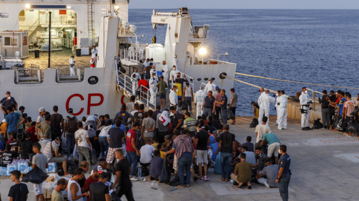 Spasilačkom brodu sa 659 migranata dozvoljeno da pristane u Grčkoj