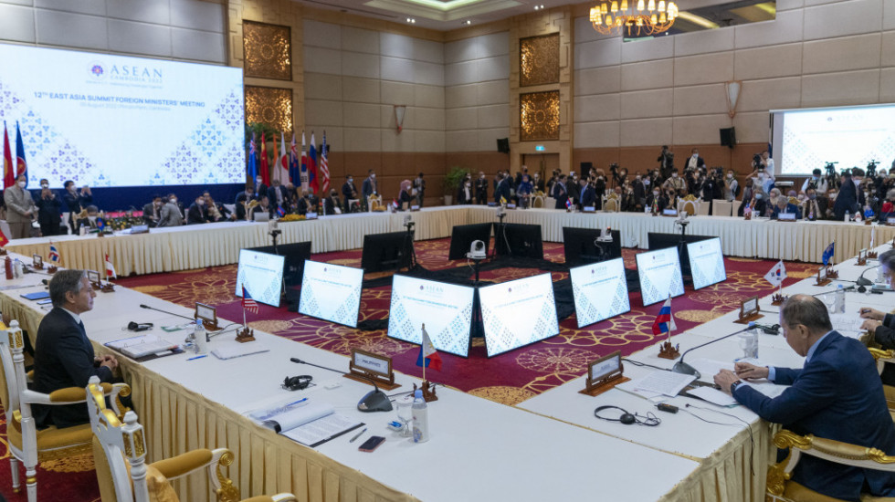 Na samitu ASEAN ministri spoljnih poslova Kine i Rusije na jednoj, državni sekretar SAD na drugoj strani