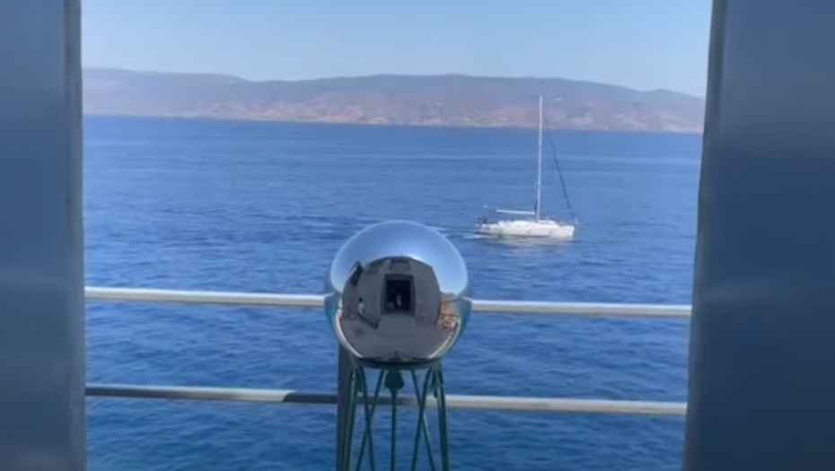 Zavirite u savremeno "svetilište" Džefa Kunsa na grčkom ostrvu Hidra posvećeno Apolonu