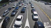 Gužve na graničnim prelazima: Na Batrovcima automobili i autobusi čekaju sat i po
