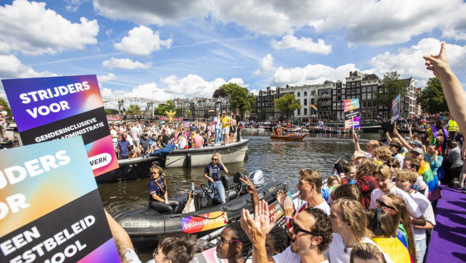 "Parada kanala" u Amsterdamu okupila stotine hiljada ljudi