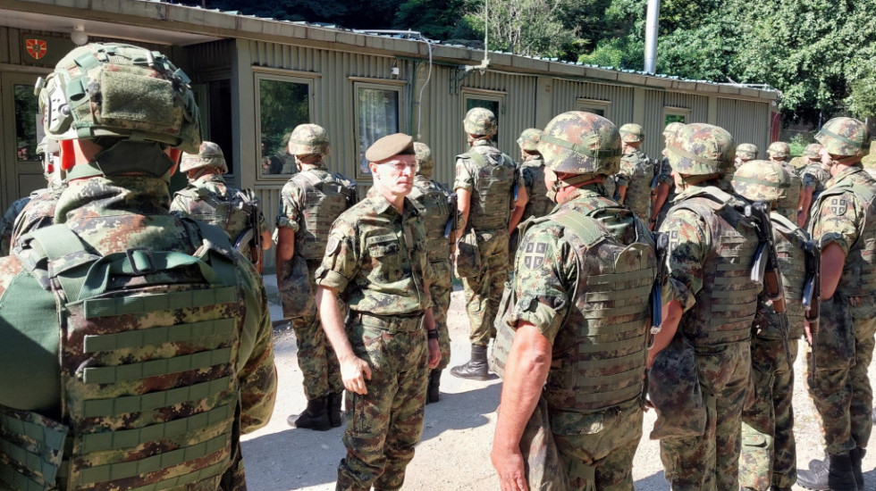 Načelnik Generalštaba Vojske Srbije obišao vojnu bazu na administrativnoj liniji sa KiM