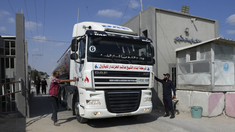 Nakon prekida vatre Izrael otvorio granične prelaze u Gazi za gorivo i humanitarnu pomoć, sutra otvaranje za pešake