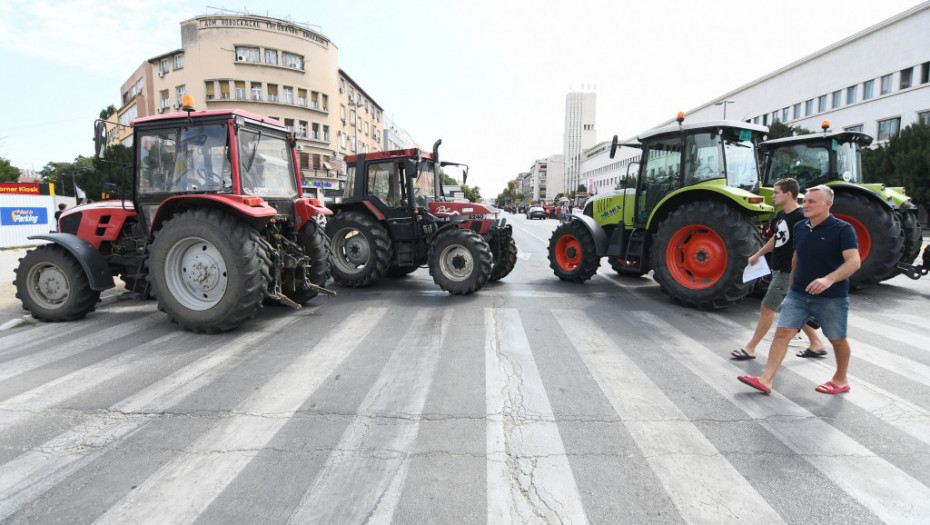 Poljoprivrednici nastavili protest u Novom Sadu, nisu zadovoljni odgovorom Ministarstva