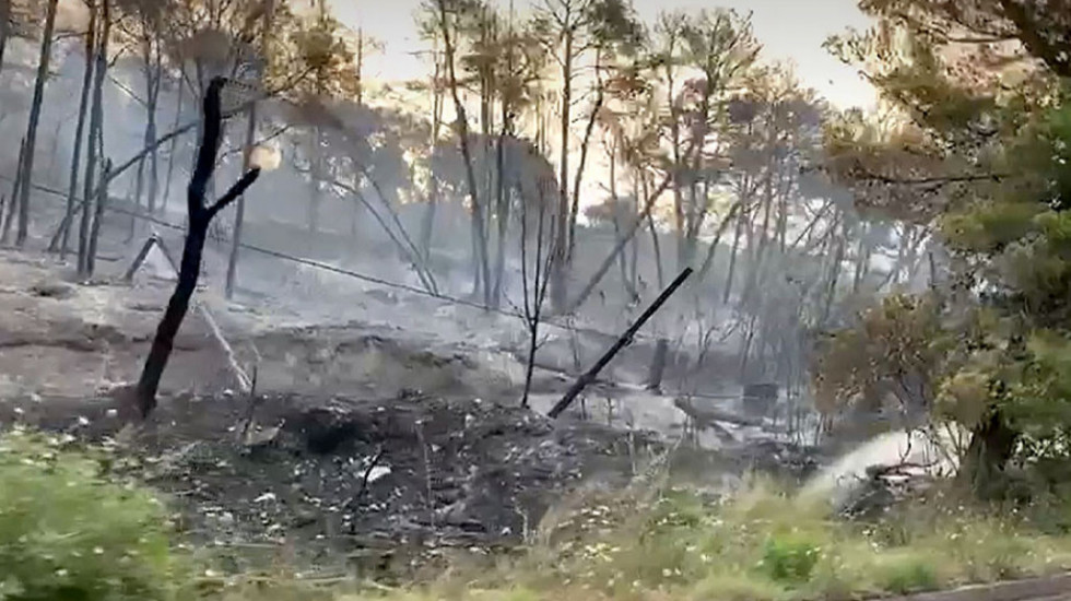 Stigli helikopteri Vojske Crne Gore u Bar: U požaru povređene dve osobe, vatrogasci se i dalje bore s plamenom