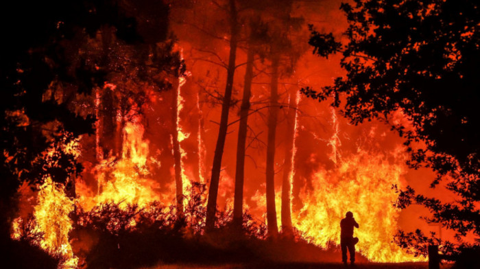 Veliki požar kod Bordoa, više od 1.000 vatrogasaca bori se protiv vatre