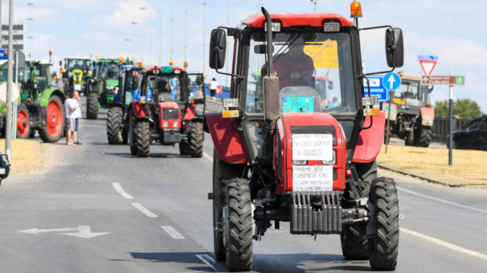 Poljoprivrednici nastavili protest u Novom Sadu, nadležni očekuju dogovor