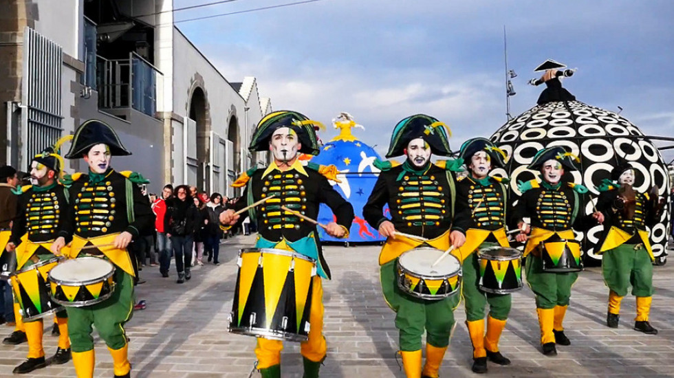 Performans "Trans Express trupe": "Velike lutke" na "Gradić festu"u Petrovaradinu