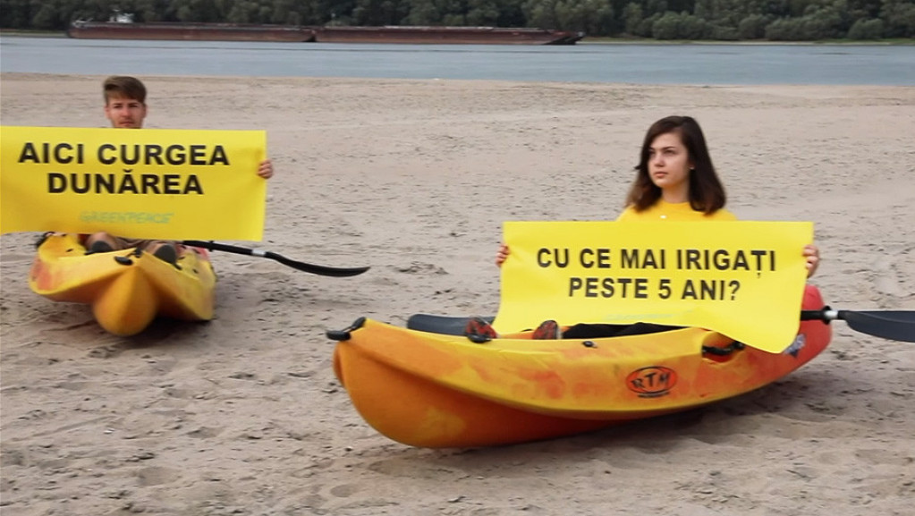 Protest Grinpisa na isušenim obalama u Rumuniji: "Želimo talase Dunava, a ne toplote"