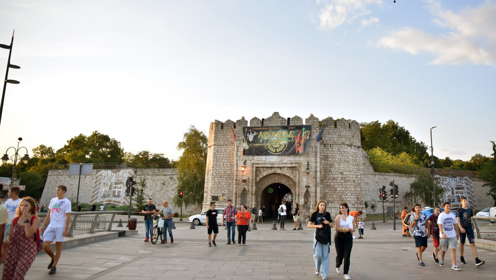 Žena pala sa bedema tvrđave tokom Nišvila