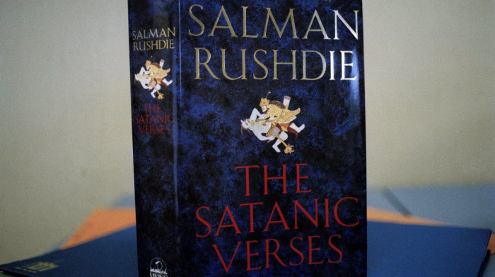 Ruždi godinama živeo van javnosti, knjiga "Satanski stihovi" razljutila radikalne islamiste, na pisca bačena fatva