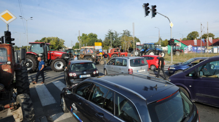 Nastavljeni protesti poljoprivrednika, blokirani putevi do Pančeva, sutra sastanak u Vladi Srbije