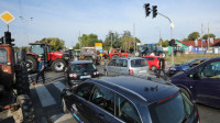 Nastavljeni protesti poljoprivrednika, blokirani putevi do Pančeva, sutra sastanak u Vladi Srbije
