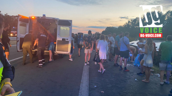 Autobus sa decom iz Srbije se prevrnuo u Bugarskoj: Povređeno 12 putnika, razbijali prozore da izađu