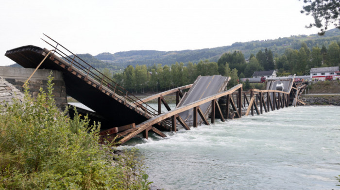 U Norveškoj se srušio most otvoren 2012. godine, vozači spaseni