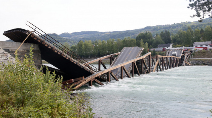 U Norveškoj se srušio most otvoren 2012. godine, vozači spaseni