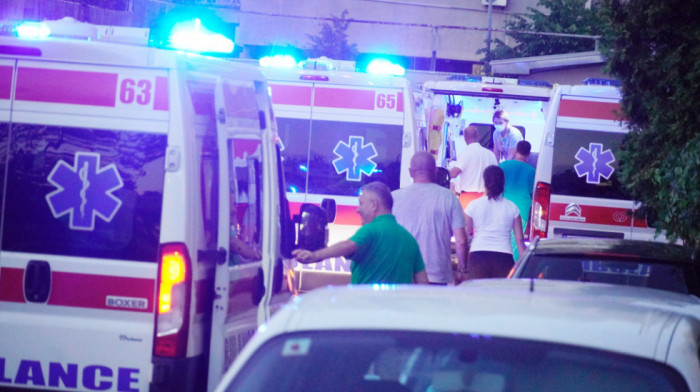 Noć u Beogradu: Dečak povređen u školskom dvorištu, muškarac uboden na parkingu
