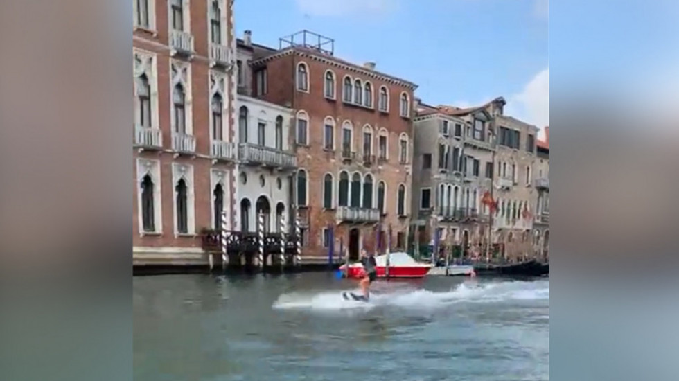 Venecija traga za  "dva nadobudna idiota koji se rugaju gradu": Na motornim daskama surfovali Kanalom Grande