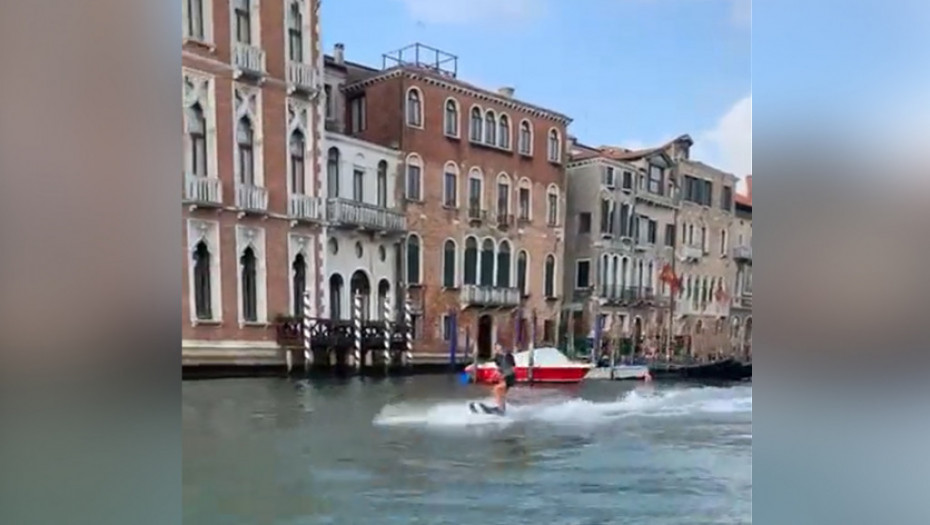 U Veneciji otkrivena "dva nadobudna idiota koji se rugaju gradu": Na motornim daskama surfovali Kanalom Grande
