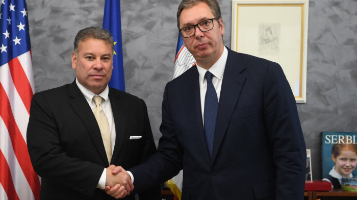 Vučić se danas sastaje sa Eskobarom, SAD poručile da "u potpunosti podržavaju dijalog"