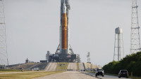 NASA smestila na lansirnu rampu raketu za novi odlazak na Mesec