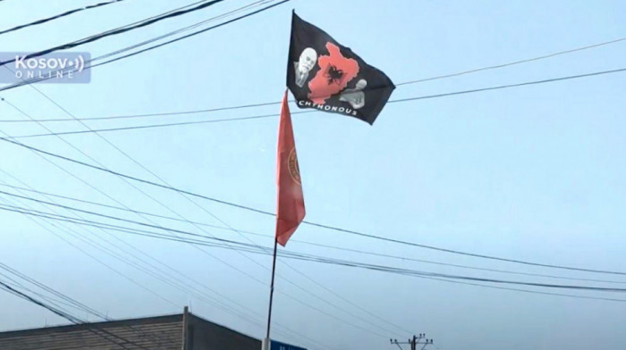 U naselju Suvi Do u Severnoj Mitrovici zastava "velike Albanije", iz policije navode da nema istrage