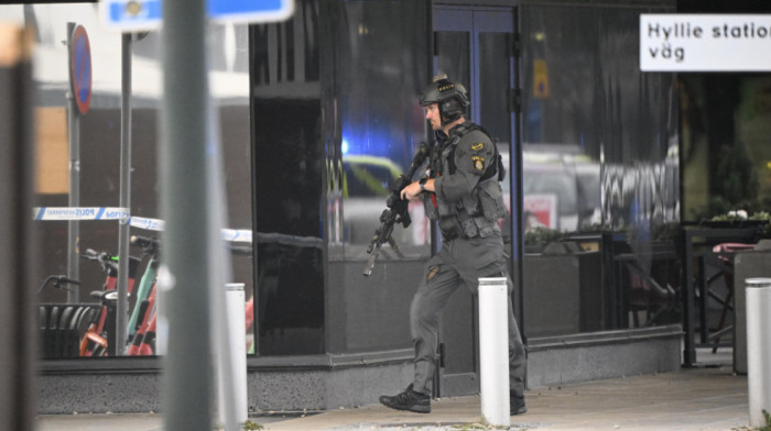 Dve osobe povređene u pucnjavi u tržnom centru u Švedskoj, jedan osumnjičeni je uhapšen