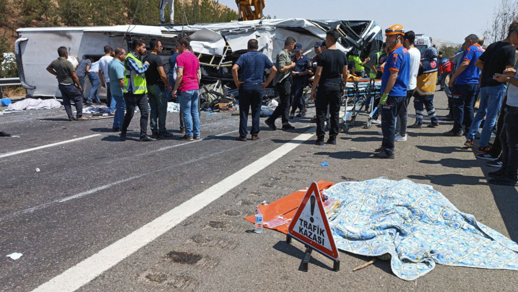 Kamionu otkazale kočnice, uleteo među okupljene ljude - 16 poginulih, 29 povređenih osoba u Turskoj
