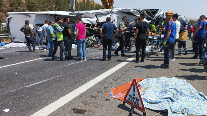 Kamionu otkazale kočnice, uleteo među okupljene ljude - 16 poginulih, 29 povređenih osoba u Turskoj