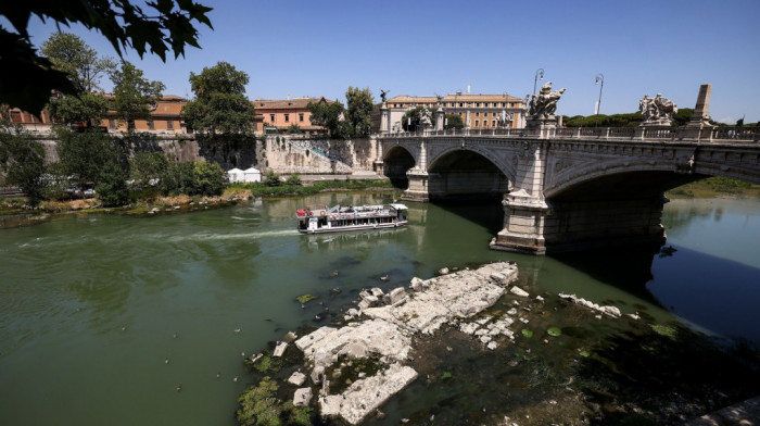 Suša u Italiji otkrila stubove drevnog mosta na reci Tibar
