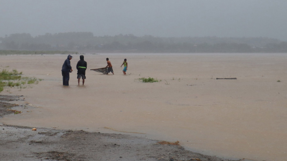 Tropska oluja na Filipinima: Zatvorene škole, evakuisana naselja