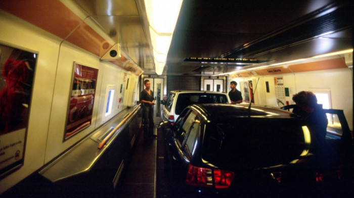 Stao voz pod Lamanšom, putnici satima čekali zamenski prevoz