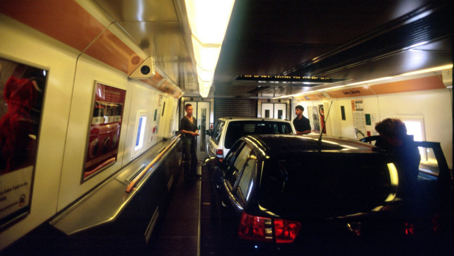 Stao voz pod Lamanšom, putnici satima čekali zamenski prevoz