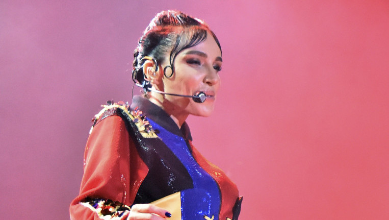 Turska pop zvezda uhapšena zbog šale sa koncerta, optužena za izazivanje mržnje i neprijateljstva