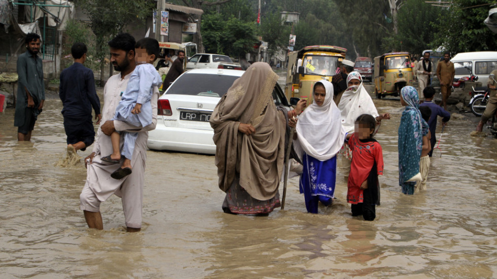 Potpuni prekid komunikacija u poplavljenim oblastima Pakistana