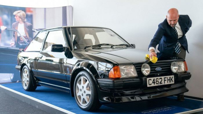 Nadmetanje britanskih i aukcionara iz Dubaija za automobil princeze Dajane: Vozilo dostiglo cenu od 650.000 funti