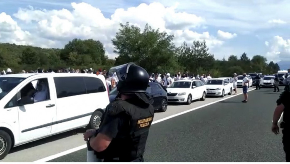 Navijači zaustavili saobraćaj na auto-putu u Hrvatskoj, reagovala policija, pronađene palice