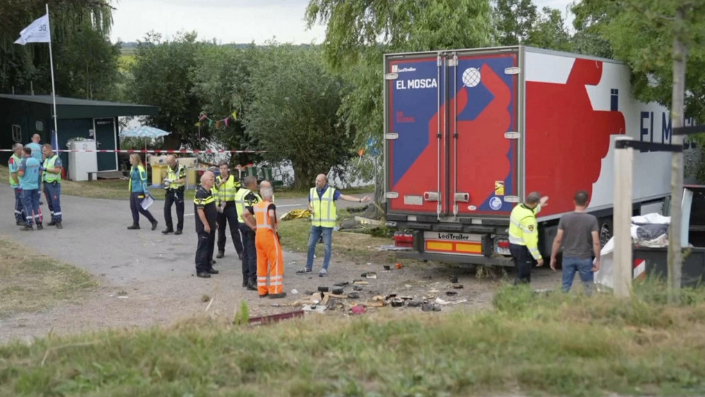 Kamion sleteo sa puta u Holandiji, usmrtio šestoro izletnika