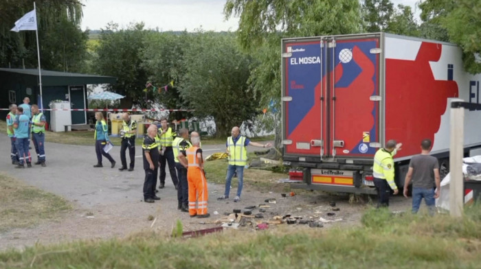 Kamion sleteo sa puta u Holandiji, usmrtio šestoro izletnika